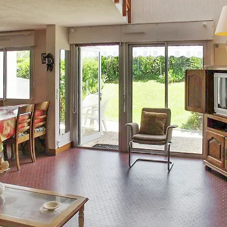 Idyllic In With 2 Bedrooms, Garden And Terrace 150m