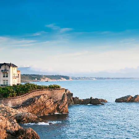 Idyllic In With 2 Bedrooms, Garden And Terrace 150m Biarritz