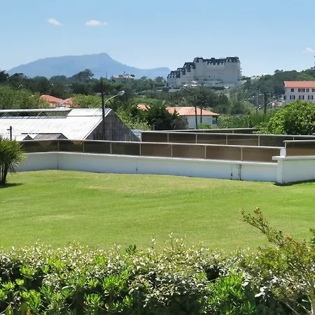 Apartment Idyllic In With 2 Bedrooms, Garden And Terrace 150m