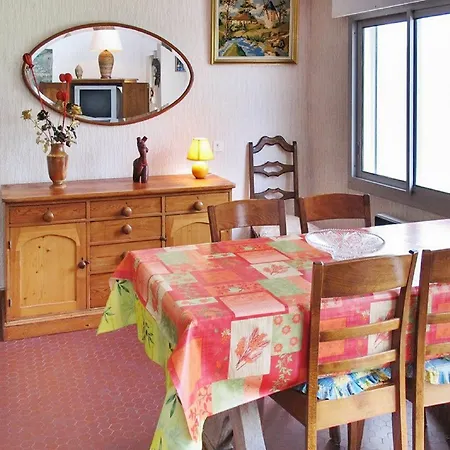 Idyllic In With 2 Bedrooms, Garden And Terrace 150m *